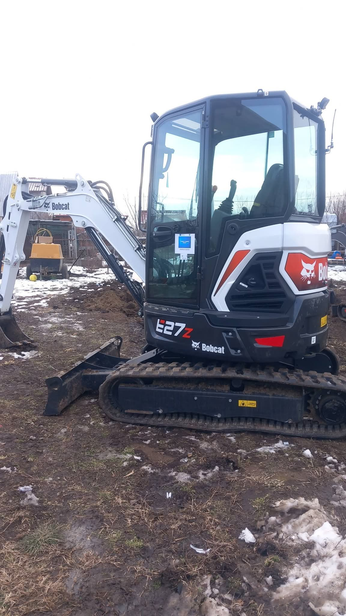 Excavator Bobcat E27z Grădina Visurilor